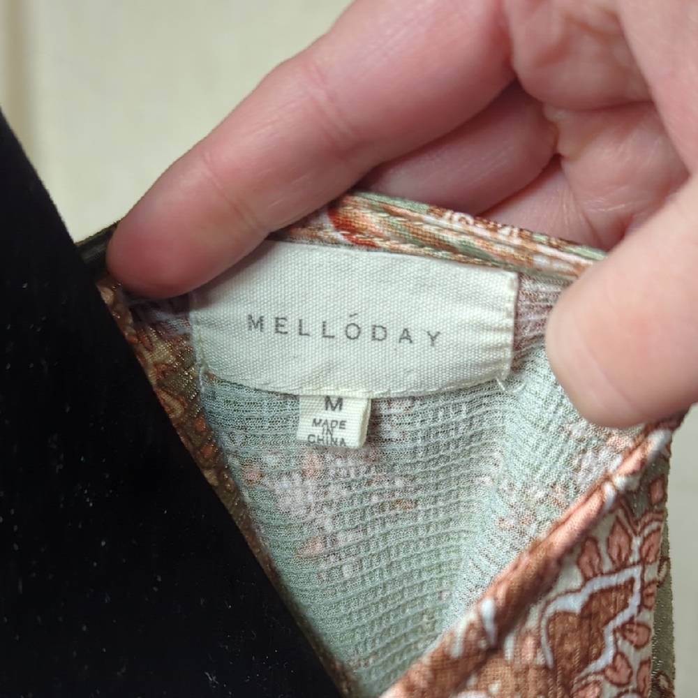 MELLODAY Relaxed Green and Pink Short Sleeve Blouse - Picture 2 of 9